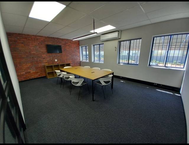 139M² OFFICE TO LET IN BRYANSTON
